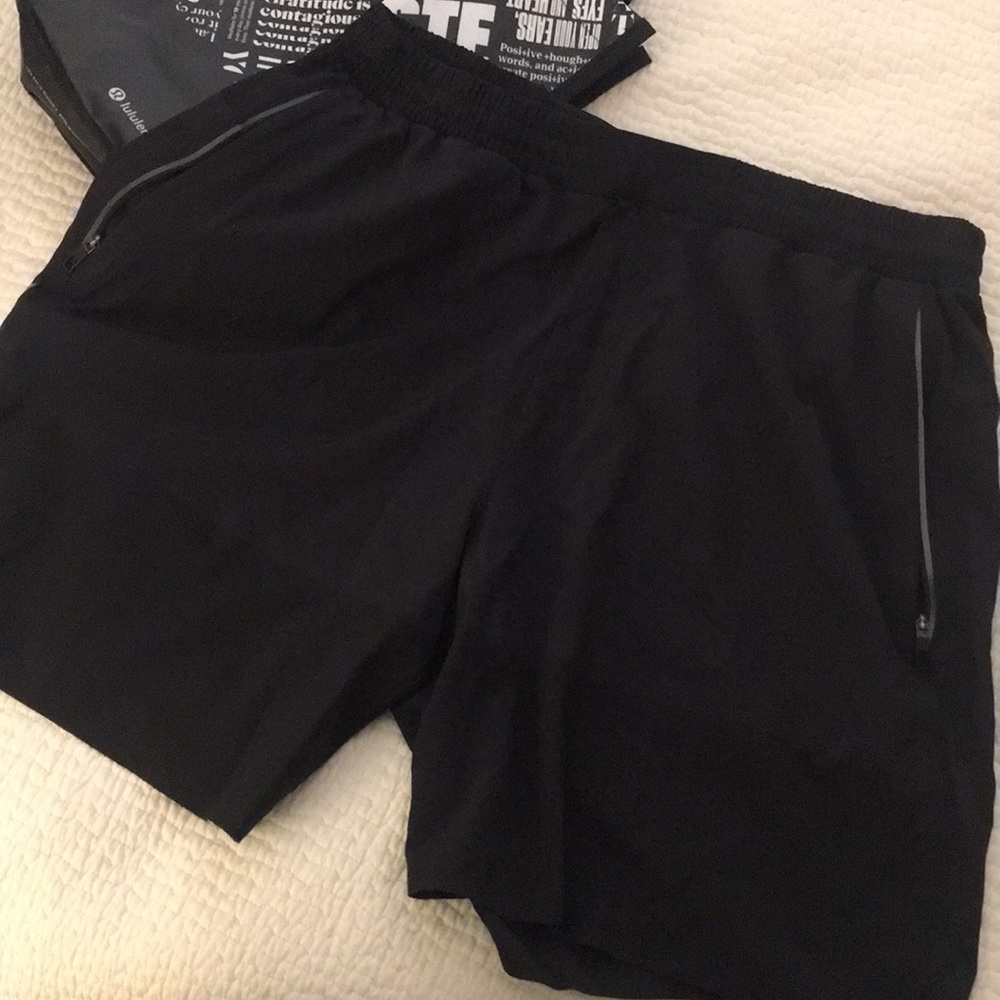 Men’s L black lululemon shorts